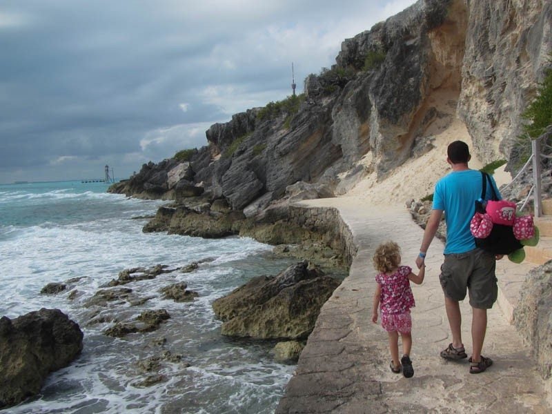 Daddy And Little Girl Walking By Ocean In Mexico 800 100.jpg